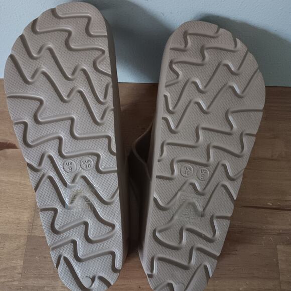 Mucho Mahalo Maui Women's Platform Toe Post Buckle Sandals Mocha SZ 9 NWT - Picture 8 of 8